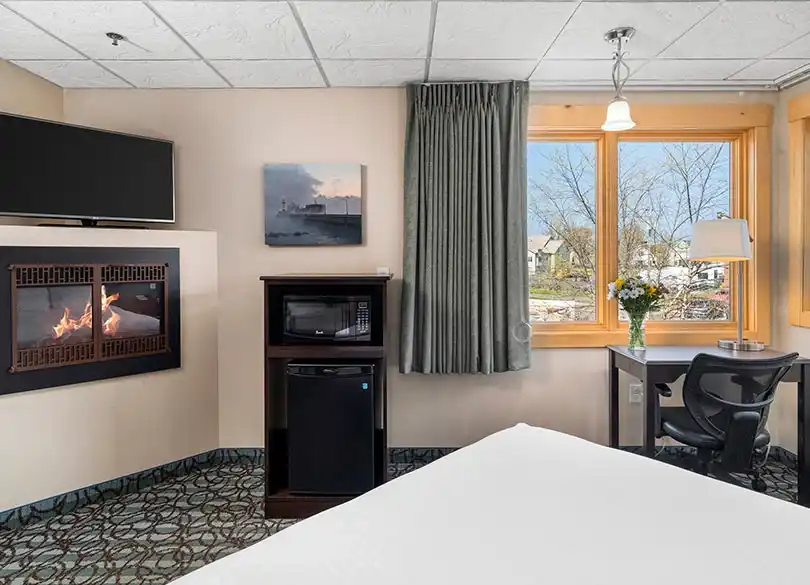 Single Queen Bunk Room